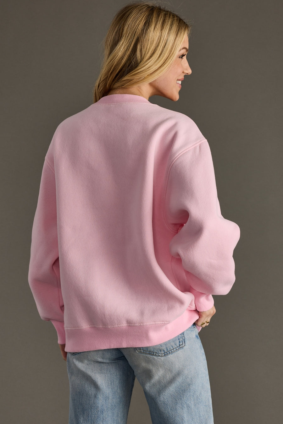 light pink and red apres sweatshirt, apres sweatshirt, light pink sweatshirt, oversized sweatshirt, women's sweatshirt, ski trip