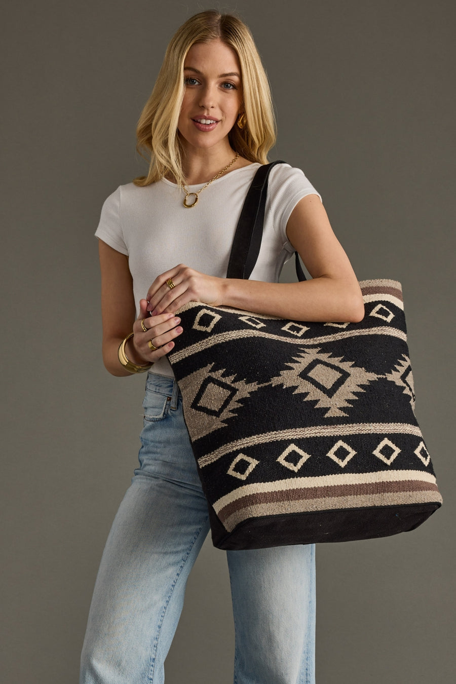 WOVEN-740_BLACK