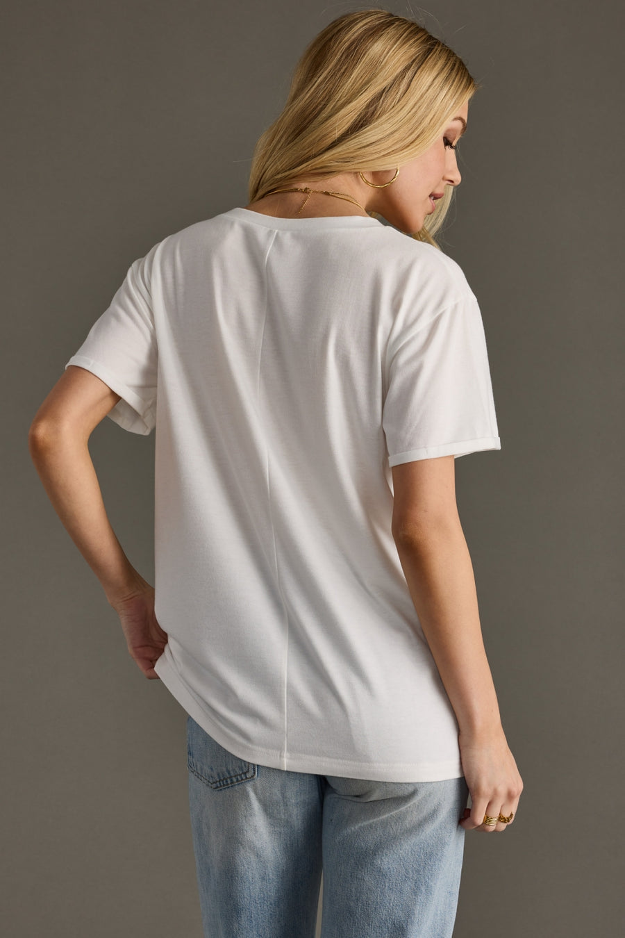 white short sleeve t-shirt