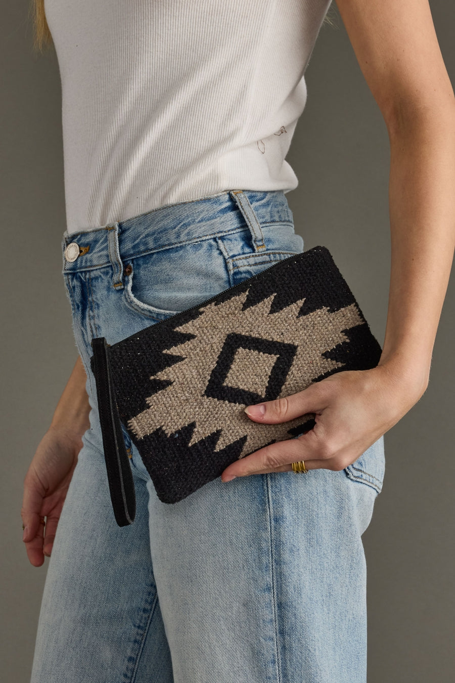 WOVEN-742_BLACK