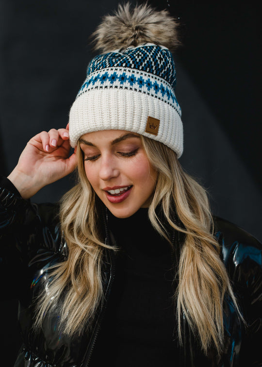 Blue and white pattern pom hat