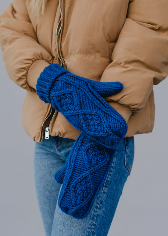 blue cable knit mittens