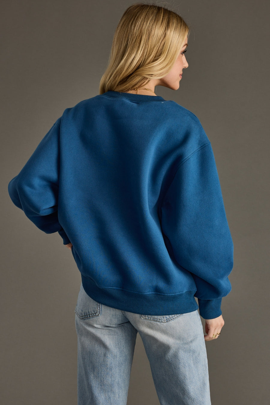 blue and white apres sweatshirt, blue oversized sweatshirt, apres sweatshirt, women's sweatshirt, winter sweatshirt, ski trip