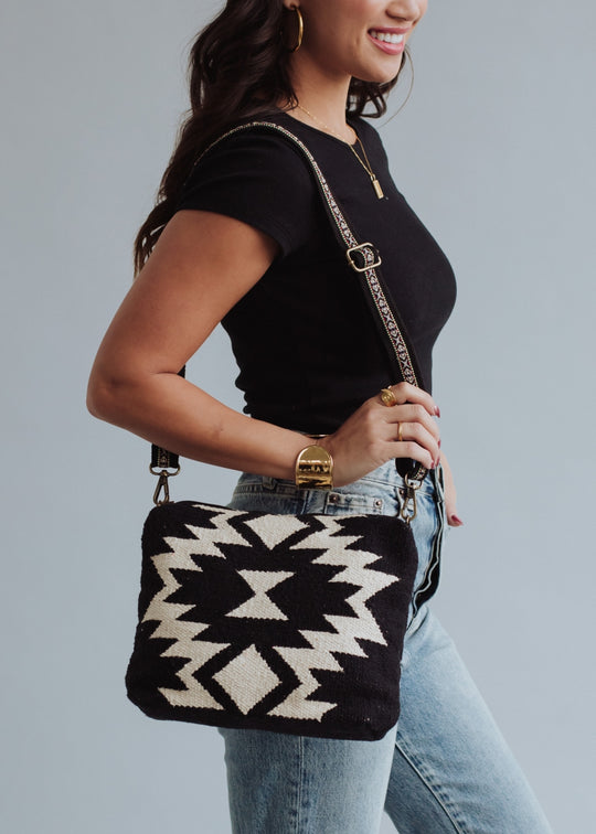 WOVEN-590_BLACK
