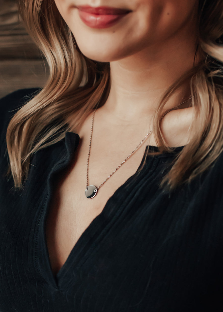 Emmy Circle Pendant Necklace - Silver